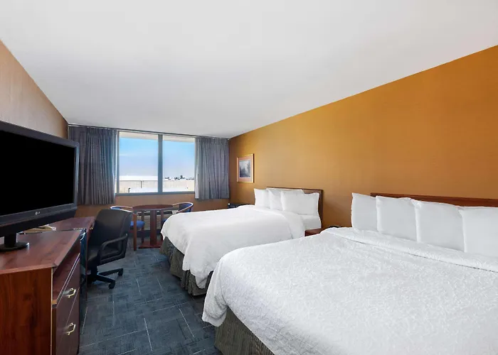 Hotel Howard Johnson By Wyndham Gillette