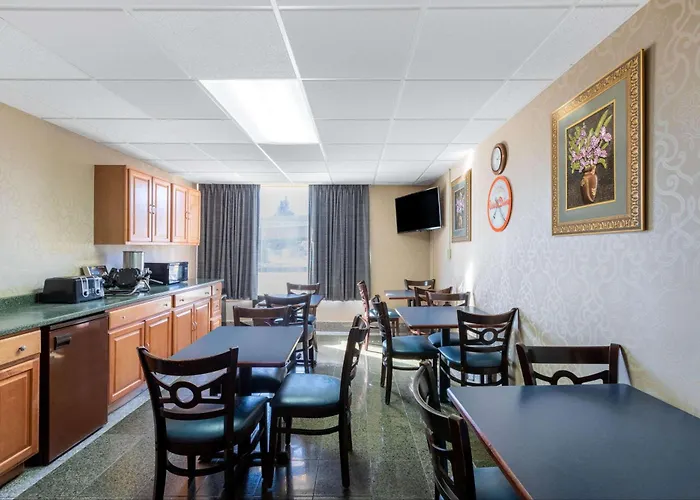 Howard Johnson By Wyndham Hotel Gillette