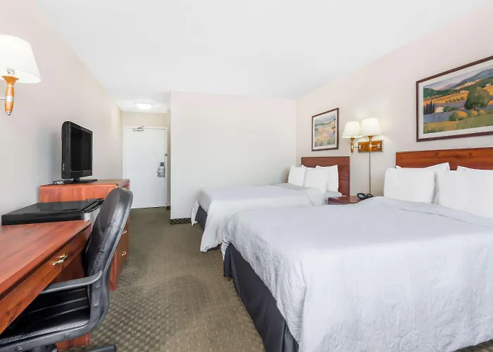 Howard Johnson By Wyndham Hotel