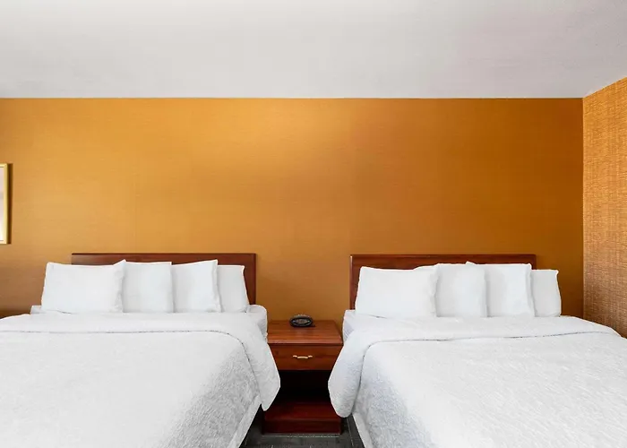 Hotel Howard Johnson By Wyndham Gillette