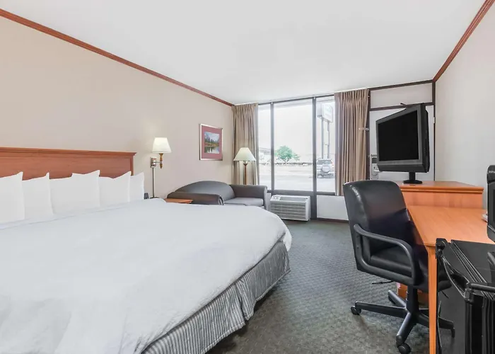 Howard Johnson By Wyndham Hotel