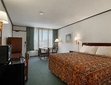 Howard Johnson By Wyndham Hotel Gillette